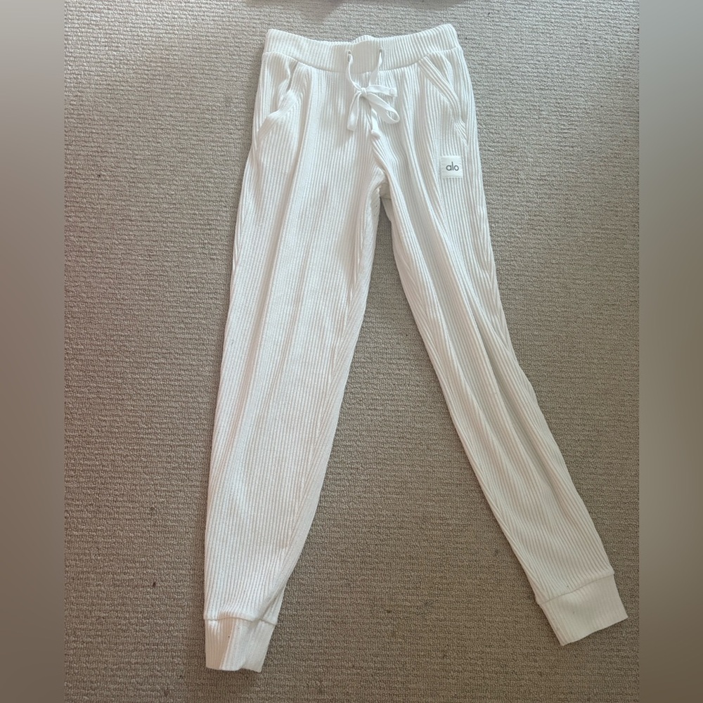 ALO Yoga White Ribbed Set - Picture 2 of 6